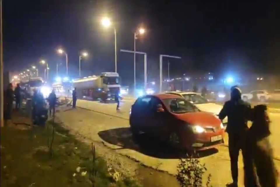 خۆپیشاندانی مامۆستایان و فەرمانبەران گرژی لێکەوتەوە