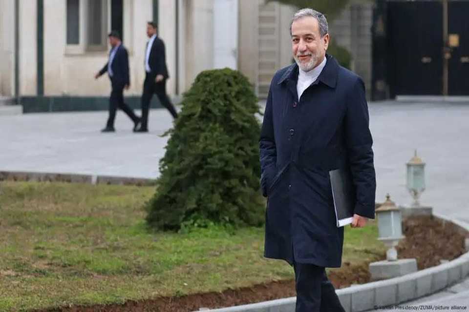دانوستانکاری باڵای ئێران بە دەسەڵاتی تەواوەوە بەرەو عومان بەڕێكەوت