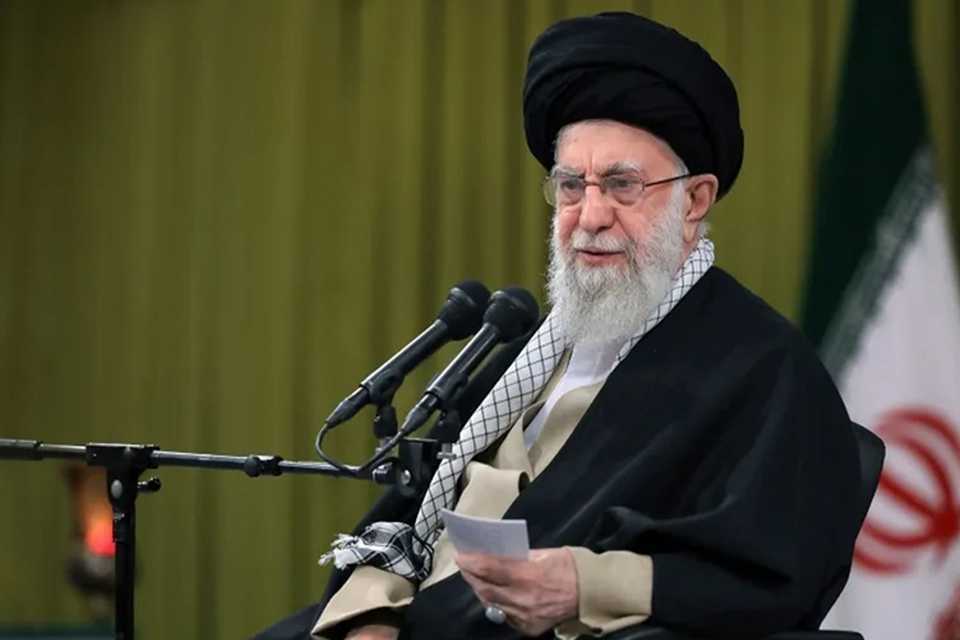 ئایەتوڵڵا عەلی خامنەیی: دەتوانین گورزێکی گەورەتر لە ئەمریکا بدەین