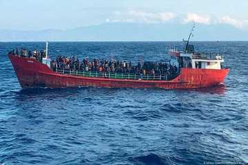 60 کۆچبەر لە ئاوی ئیتاڵیا خنکان کە 35 کوردیان تێدایە