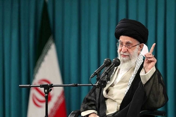 ئایەتوڵڵا خامنەیی: ئاستی قسەکردنی ترەمپ هێندە نزمە شەرمەزارییە بۆ کەسەی باوەڕی پێبکات