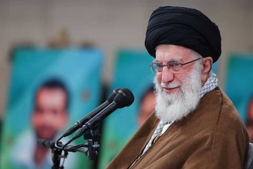 ئایەتوڵڵا خامنەیی: ئەمریکا نایەوێت ئێمە خاوەنی بەرنامەی ئەتۆمی بین