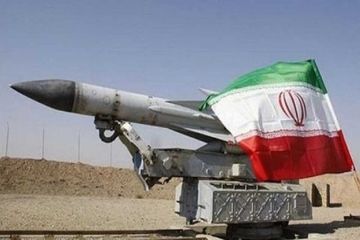 ئێران بنکەیەکی هێزەکانی ئەمەریکا لە حەسەکە موشەک باران دەکات